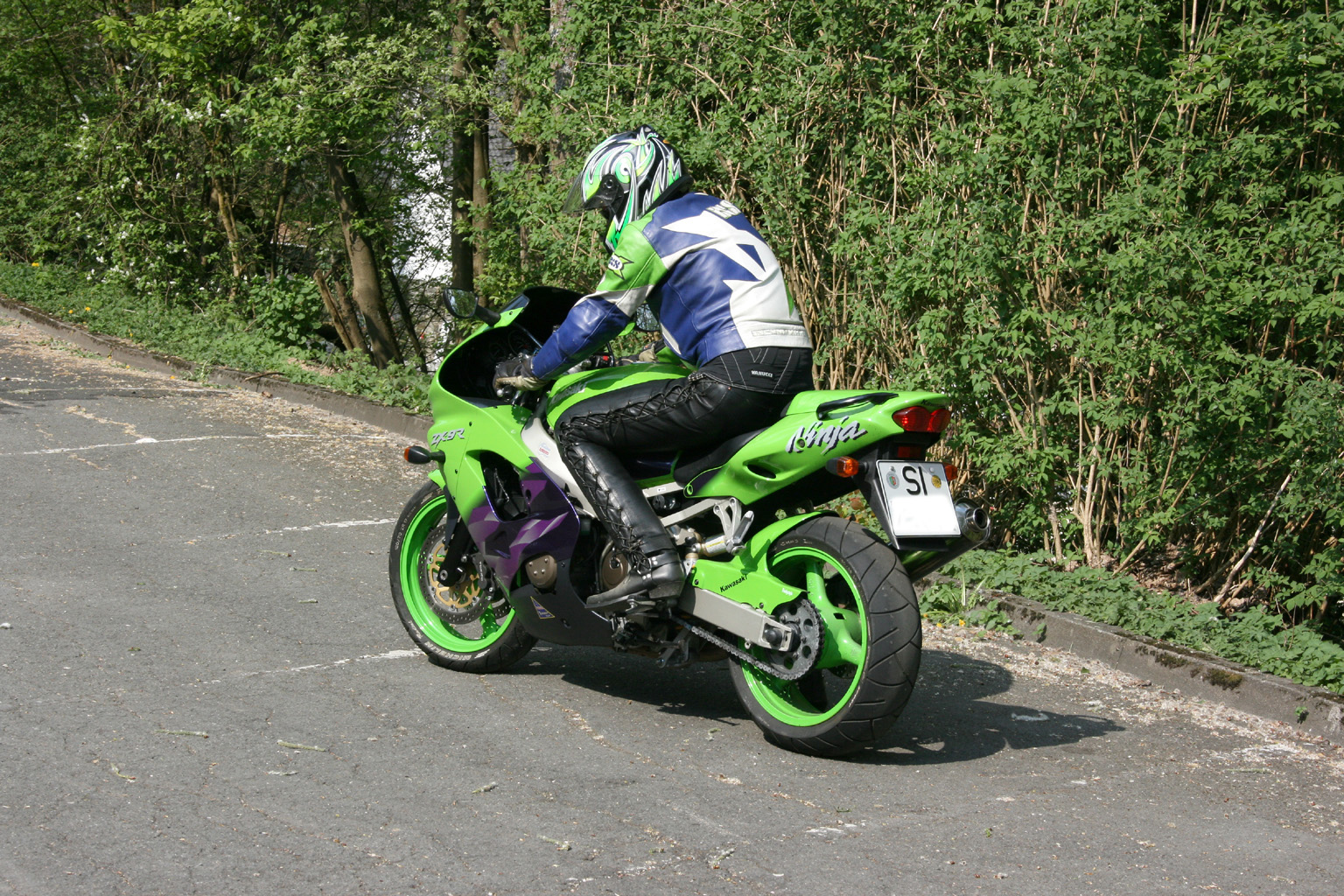 Kawa ZX9R